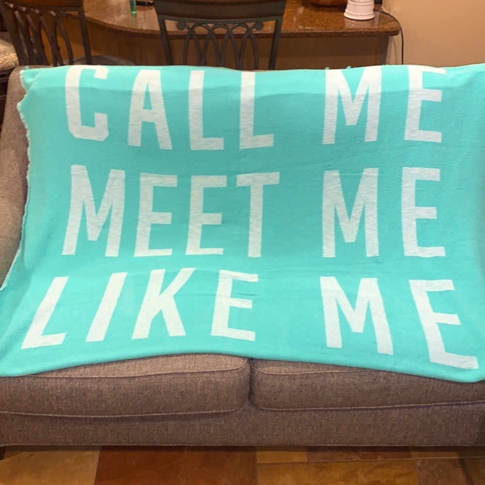 Victoria’s Secret PINK RARE Sea-foam Green Fringe Blanket - Picture 2 of 7